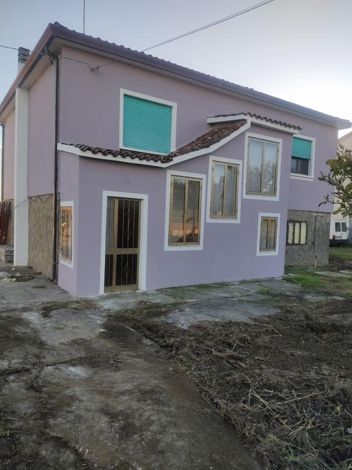 casa indipendente in vendita ad Adria in zona Ca' Emo