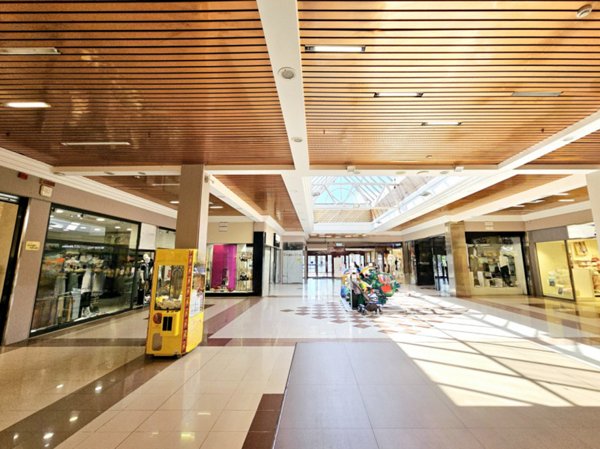 negozio in vendita ad Adria