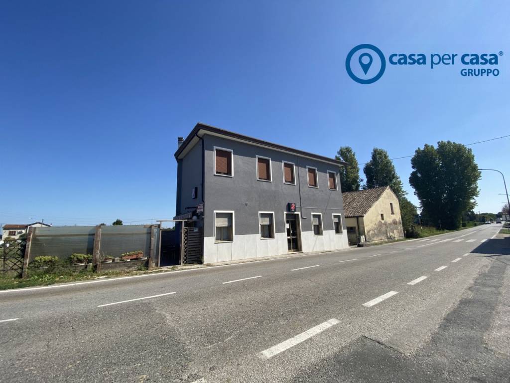 negozio in vendita ad Adria
