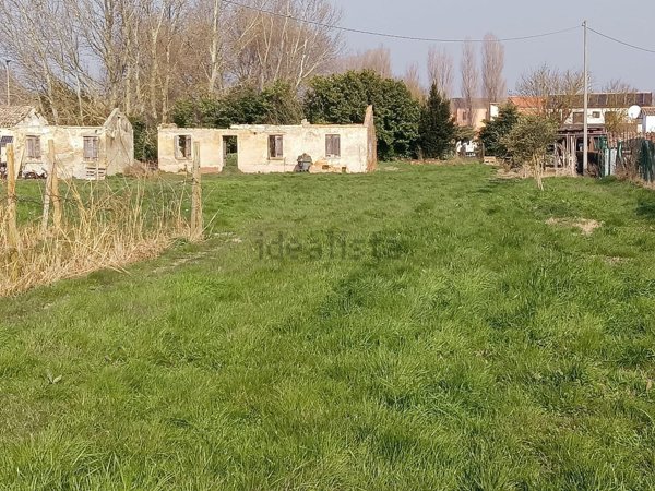 esavano in vendita ad Adria