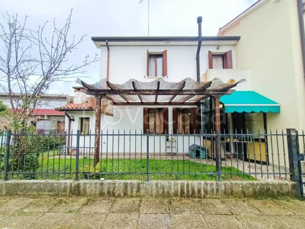 casa indipendente in vendita ad Adria