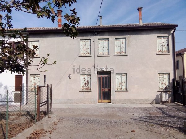 pentavano in vendita ad Adria