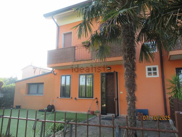 casa indipendente in vendita ad Adria in zona Bottrighe