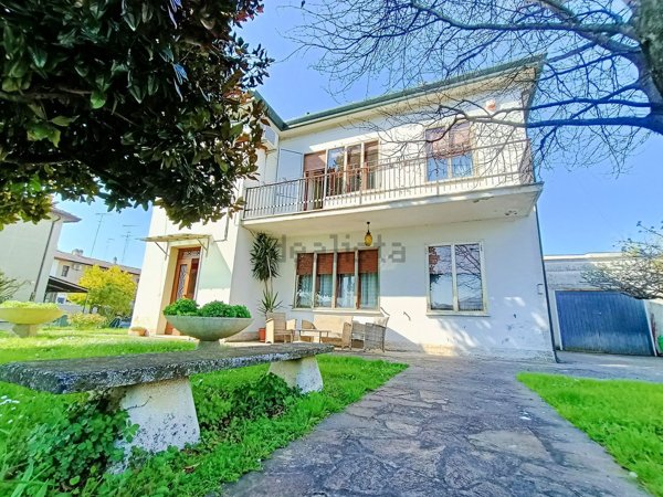 casa indipendente in vendita ad Adria