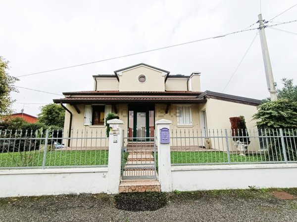 casa indipendente in vendita ad Adria