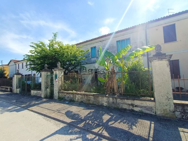 casa indipendente in vendita ad Adria