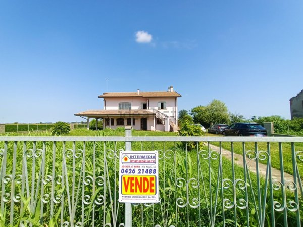 casa indipendente in vendita ad Adria