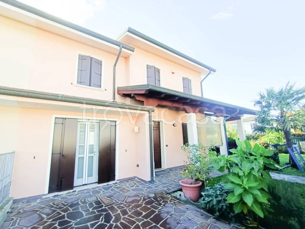 casa indipendente in vendita ad Adria