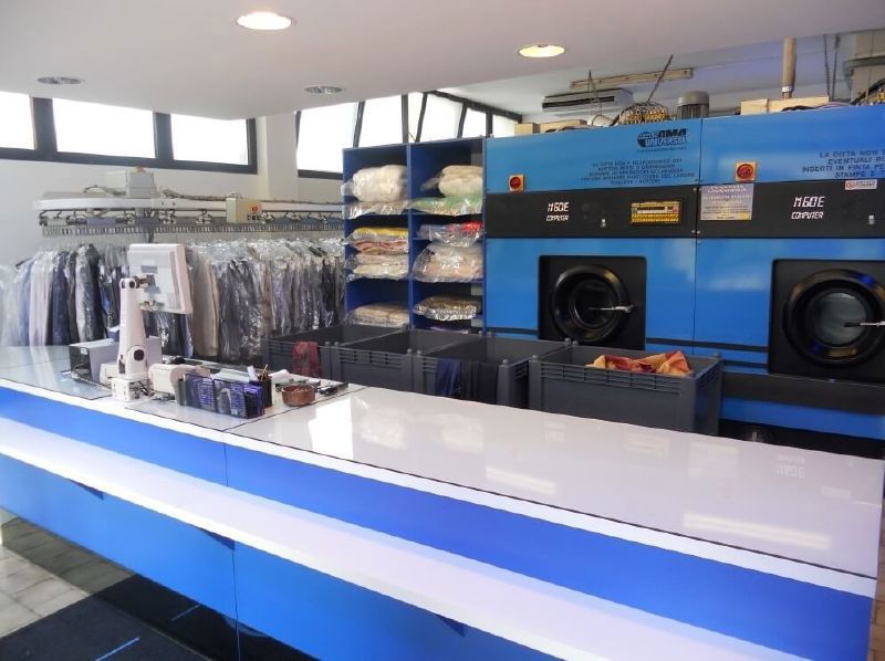 negozio in vendita ad Adria