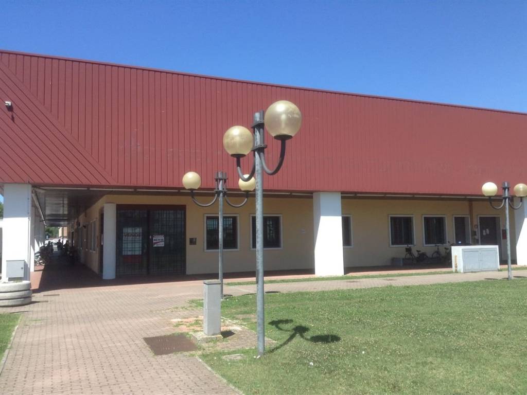 negozio in vendita ad Adria