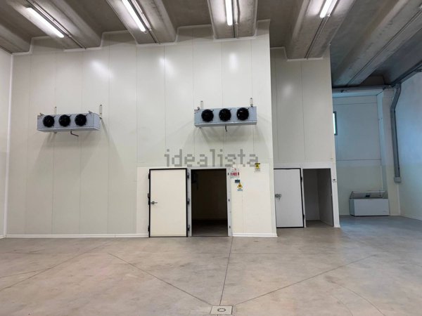 locale di sgombero in vendita ad Adria