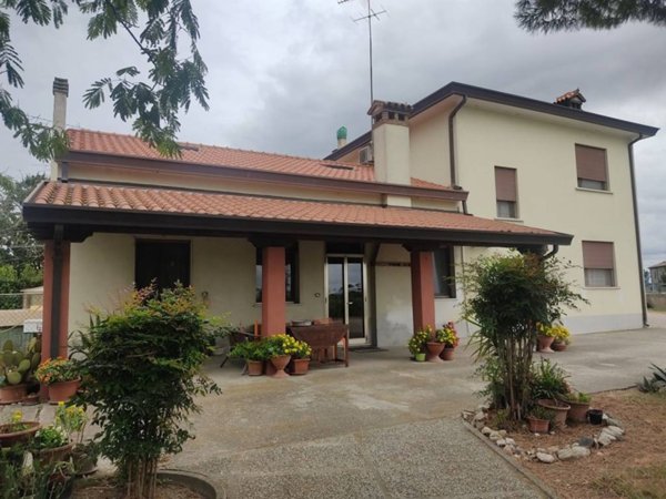 casa indipendente in vendita ad Adria