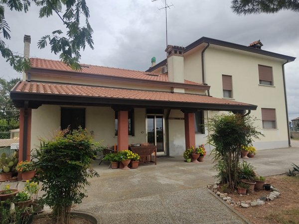casa indipendente in vendita ad Adria