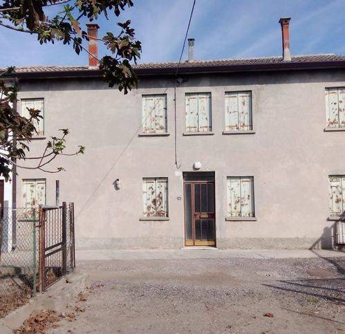 casa indipendente in vendita ad Adria in zona Bottrighe