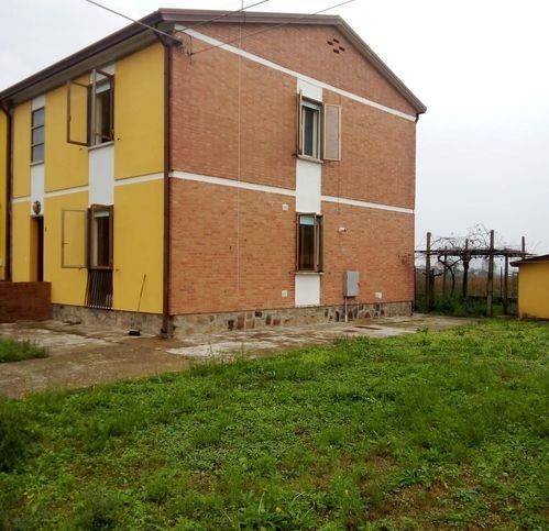casa indipendente in vendita ad Adria in zona Bottrighe
