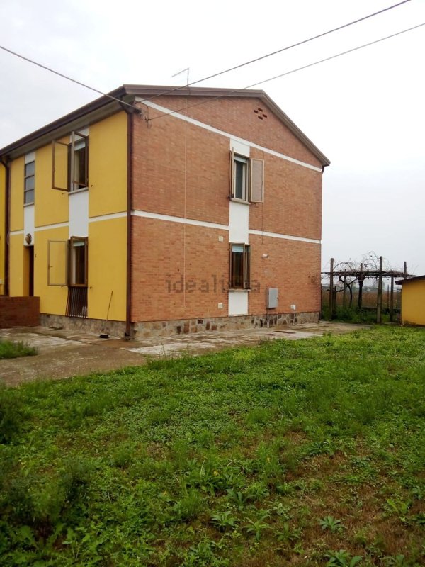 casa indipendente in vendita ad Adria in zona Bottrighe