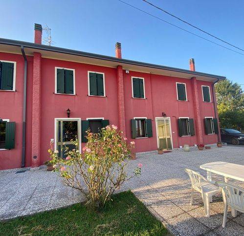 casa indipendente in vendita ad Adria in zona Ca' Emo