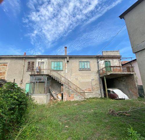 casa indipendente in vendita ad Adria in zona Bottrighe