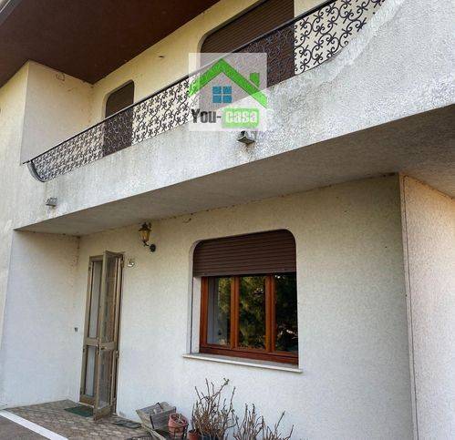 casa indipendente in vendita ad Adria in zona Bottrighe