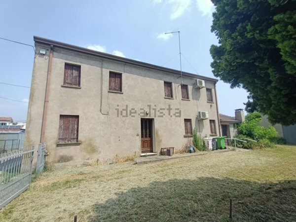 casa indipendente in vendita ad Adria in zona Ca' Emo