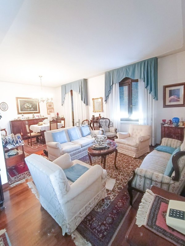 casa indipendente in vendita ad Adria in zona Bottrighe