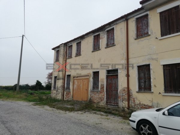 casa indipendente in vendita ad Adria