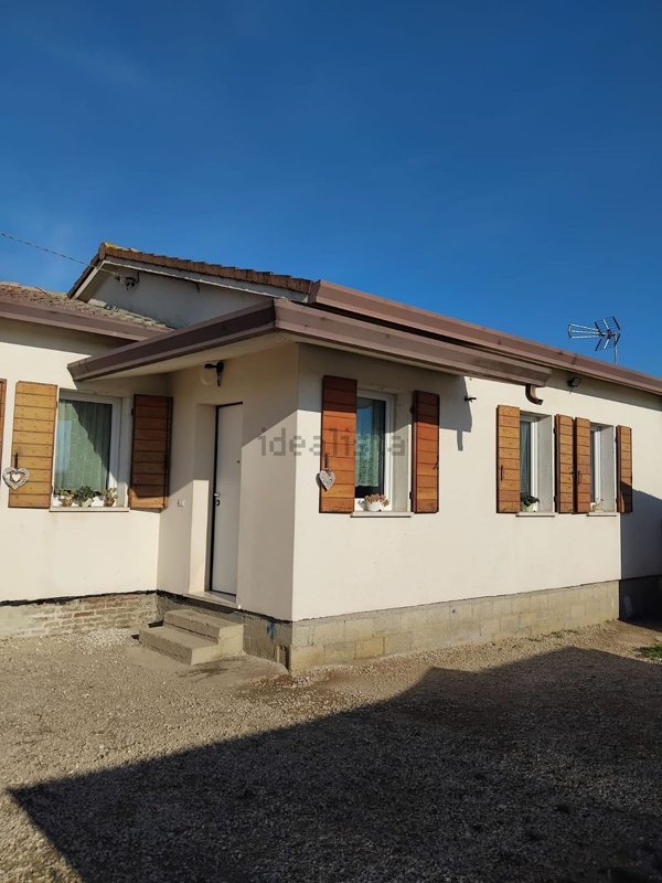 casa indipendente in vendita ad Adria