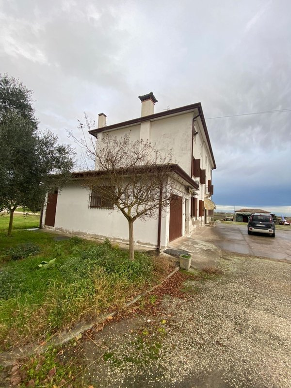 casa indipendente in vendita ad Adria