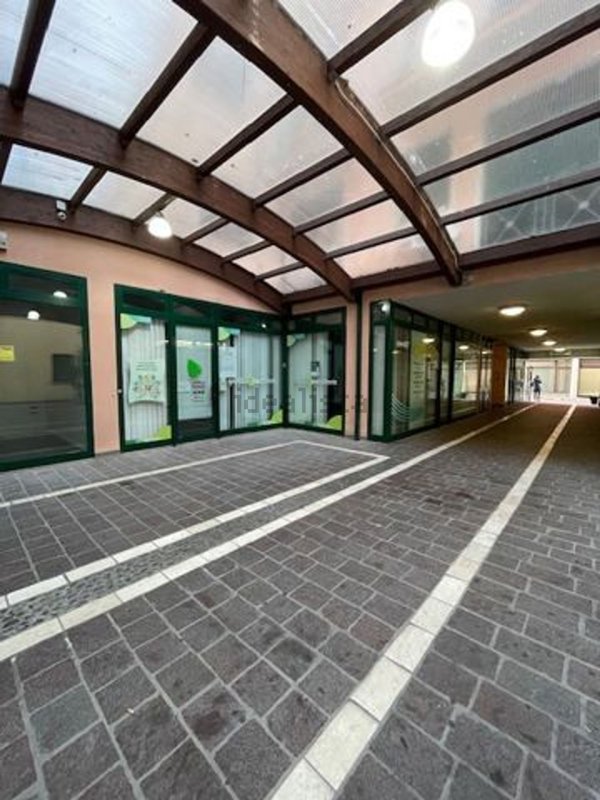 negozio in vendita ad Adria