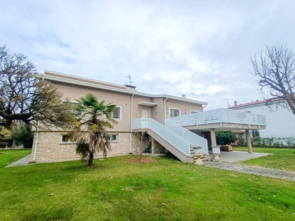 casa indipendente in vendita ad Adria