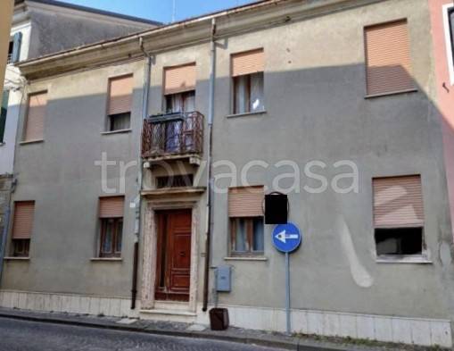 casa indipendente in vendita ad Adria