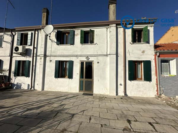 casa indipendente in vendita ad Adria in zona Valliera