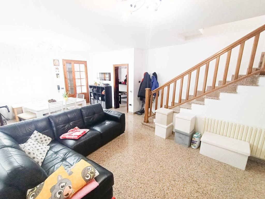 casa indipendente in vendita ad Adria in zona Bellombra