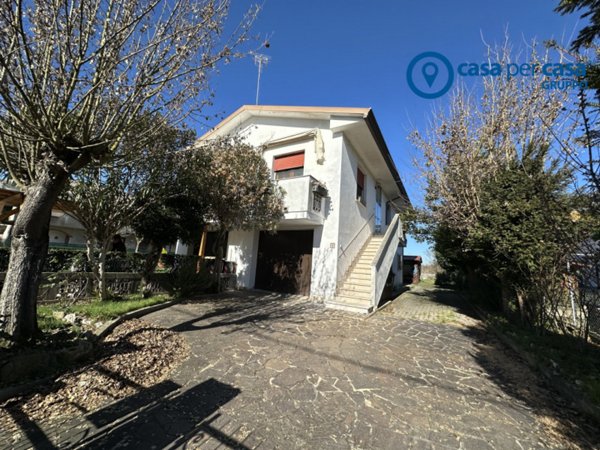 casa indipendente in vendita ad Adria