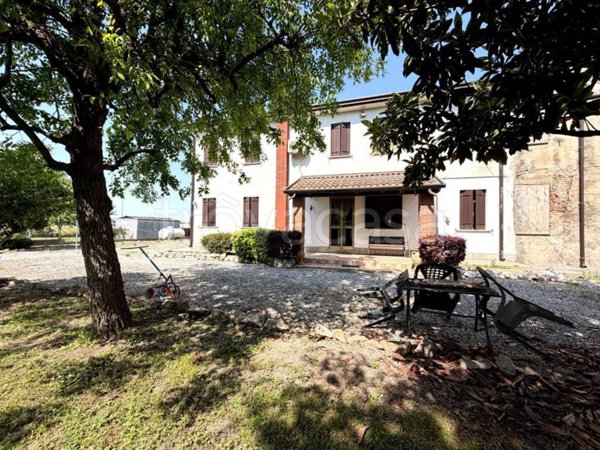 casa indipendente in vendita ad Adria in zona Cavanella Po