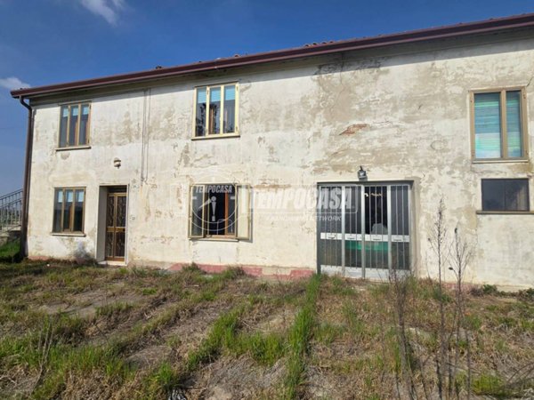 casa indipendente in vendita ad Adria in zona Bottrighe