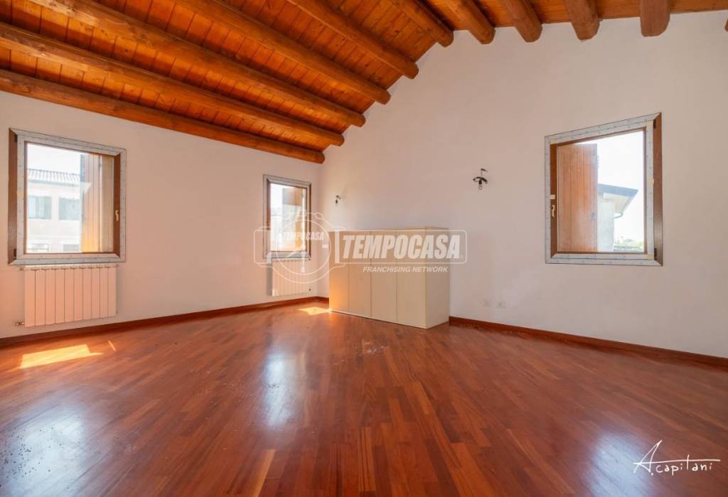 casa indipendente in vendita ad Adria in zona Bottrighe