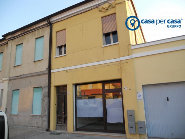 negozio in vendita ad Adria