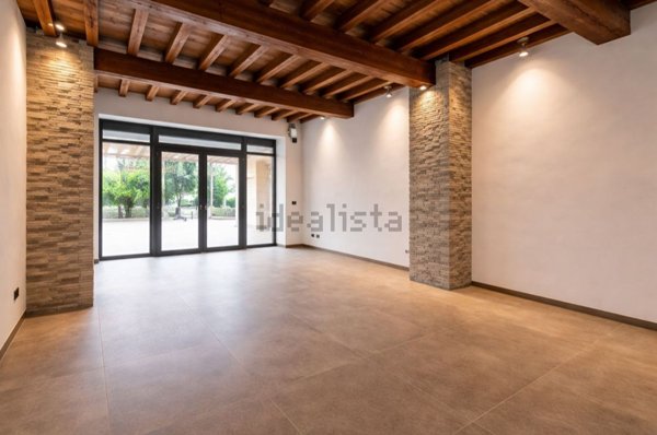 locale commerciale in vendita ad Adria