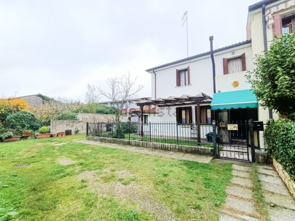 casa indipendente in vendita ad Adria