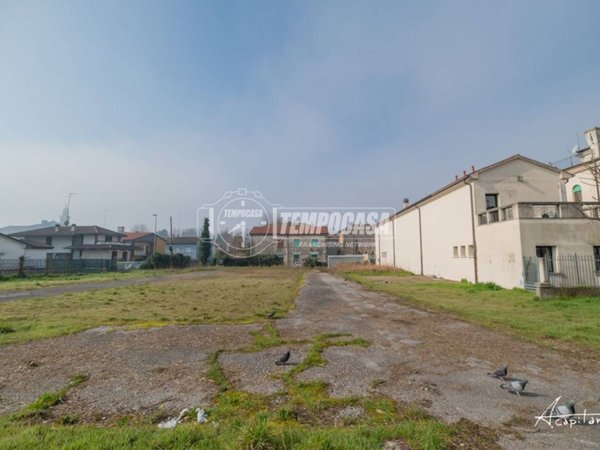 terreno edificabile in vendita ad Adria
