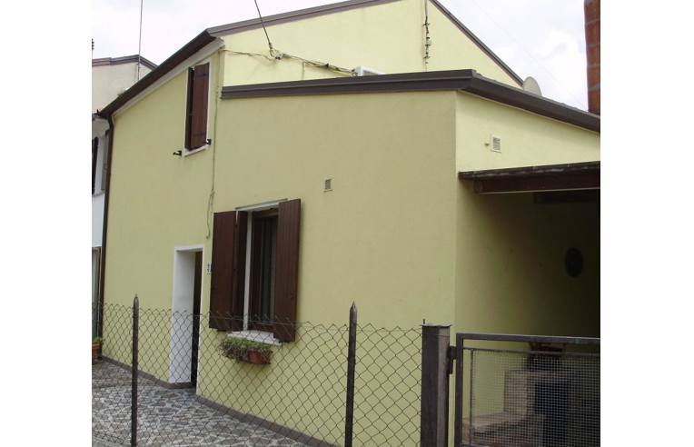 casa indipendente in vendita ad Adria in zona Bottrighe