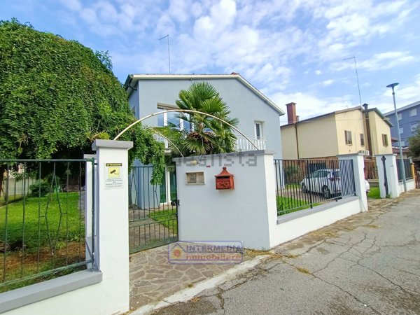 casa indipendente in vendita ad Adria