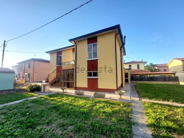 casa indipendente in vendita ad Adria