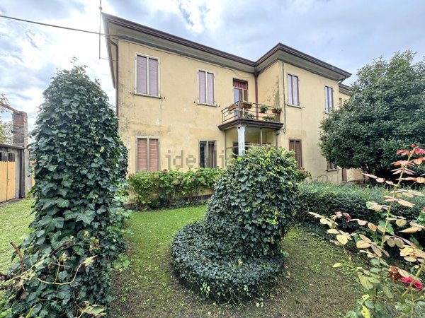 casa indipendente in vendita ad Adria in zona Bottrighe
