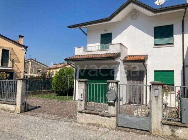casa indipendente in vendita ad Adria