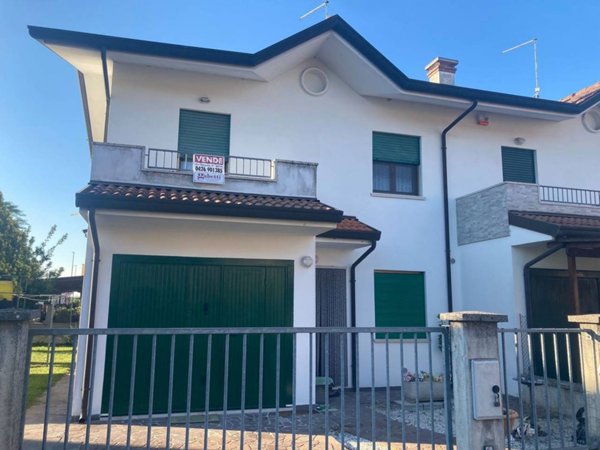 casa indipendente in vendita ad Adria