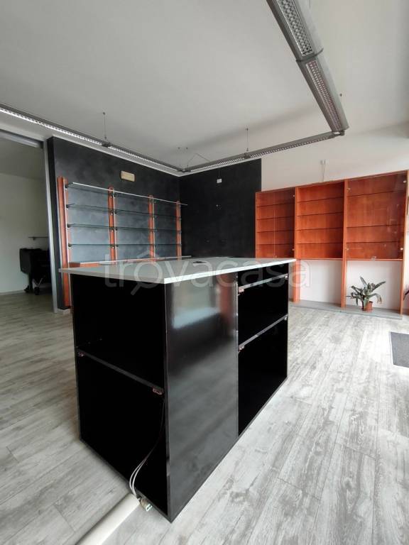 negozio in vendita ad Adria