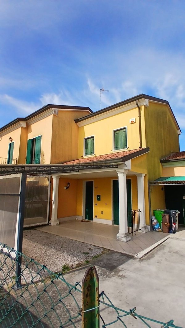 casa indipendente in vendita ad Adria