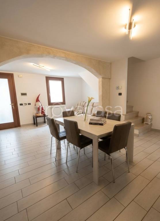 casa indipendente in vendita ad Adria